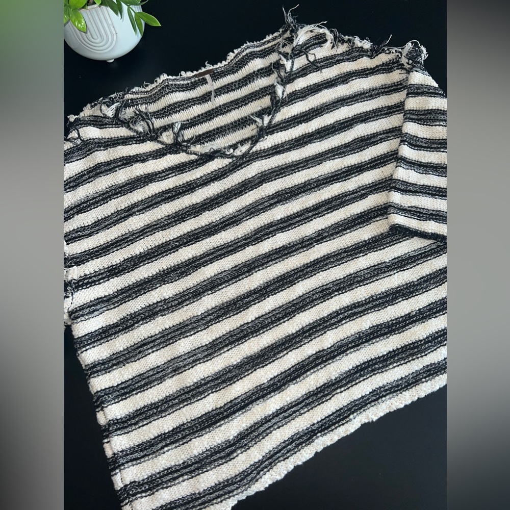 Free People 3/4 Sleeve Striped oversized Boxy distressed sweater Size XS EUC